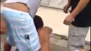 Imagem Vídeo: populares agridem suposto ladrão e vítima tem piedade