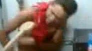 Imagem Homem acusado de roubo apanha de colher de pau