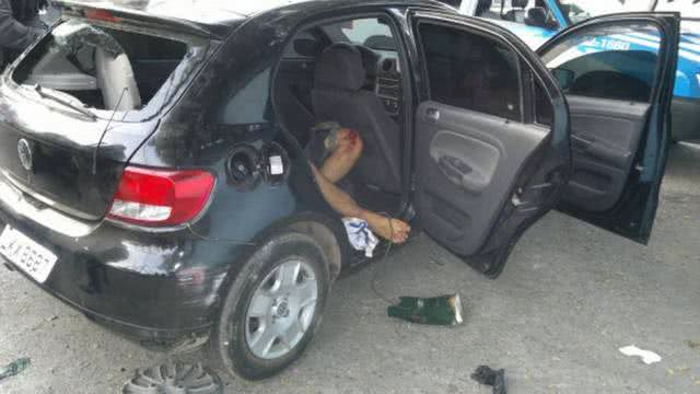 Imagem Policiais matam traficante de cima de helicóptero no Rio de Janeiro