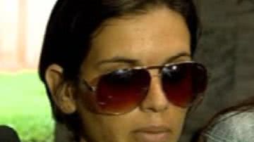 Imagem Debilitada, mulher que teve olhos perfurados por ex participa de audiência