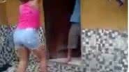 Imagem Assista: homem apanha da companheira e chora no final