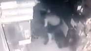 Imagem Vídeo: homem mata a cunhada a golpes de facão e câmeras de segurança flagram 