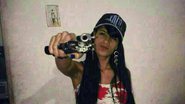 Imagem Namoradas de membros de facção criminosa de Salvador posam com armas