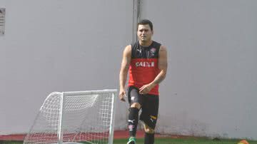 Imagem Com Edno, elenco que não viajou para Recife treina na Toca do Leão