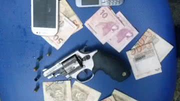 Imagem PM prende homem armado na Paralela