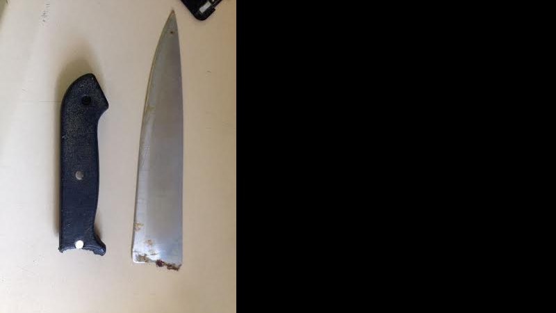 Imagem Vídeo: homem acusado de roubar pessoas com faca é agredido na ACM