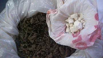 Imagem Operação apreende crack, maconha e prende irmãos traficantes 