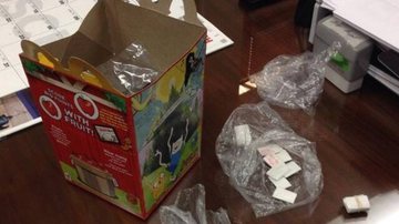 Imagem Faça seu pedido: mulher vendia heroína em brinquedos do MC Lanche Feliz