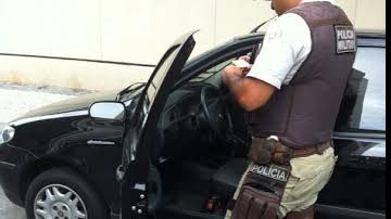 Imagem  Assaltante leva carro de advogada em frente a prédio no Itaigara
