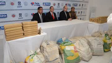 Imagem Polícia apreende 600 kg de maconha no 'Alto do Galo'