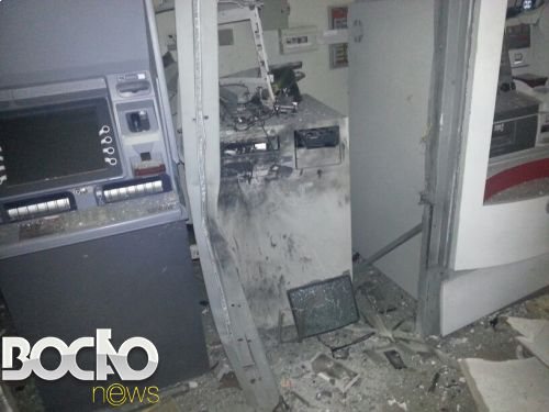 Imagem Bandidos armados explodem caixas eletrônicos em agência na Barros Reis