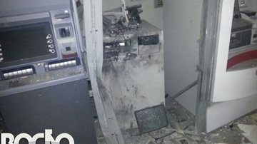 Imagem Bandidos armados explodem caixas eletrônicos em agência na Barros Reis