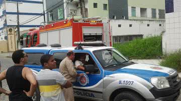 Imagem Homem rouba fiação de clínica e põe fogo no local