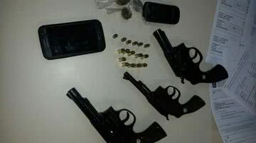 Imagem 12° BPM prende homicida, apreende menor e armas em Camaçari