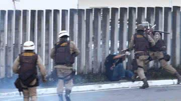 Imagem Quatro policiais militares agridem jovem após jogo de Brasil e Itália. Veja 