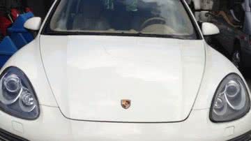 Imagem Pego em blitz, dono do Atacadão Centro Sul não paga IPVA e Porsche é apreendido