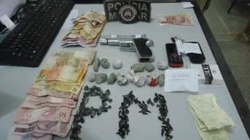Imagem Riacho de Santana: operação da PM apreende drogas e arma falsa
