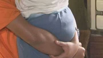 Imagem Homem mantém filhas reféns por 12 anos e tem três filhos com cada uma
