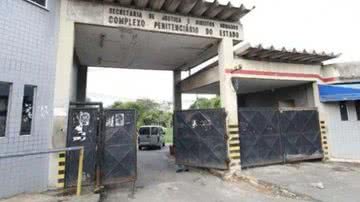 Imagem Policial é agredido e tem arma roubada na porta do presídio da Mata Escura
