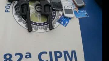 Imagem Após perseguição, homens são presos na Luís Eduardo com carro roubado e arma