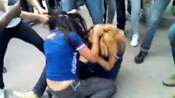 Imagem Adolescentes marcam briga pelo Facebook