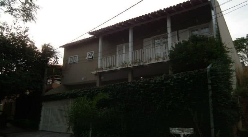 Imagem Homens invadem casa, rendem adolescentes e crianças e tomam banho antes sair