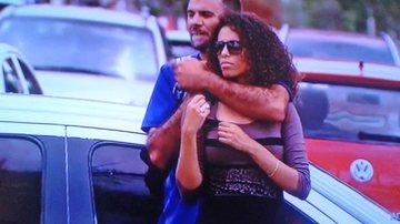 Imagem Homem armado com duas facas faz mulher refém em Brasília