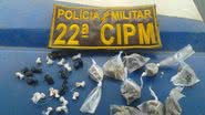 Imagem PM prende dupla com drogas em Simões Filho