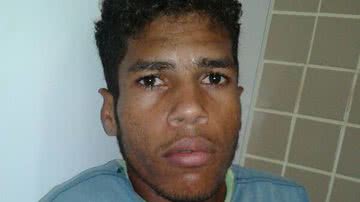 Imagem PM prende homem com arma e carro roubado