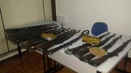 Imagem Polícia militar de Feira de Santana recupera 20 fuzis roubados