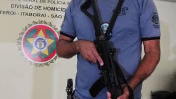 Imagem Inusitado: policial civil vira funkeiro nas horas vagas
