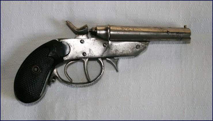 Imagem PM apreende quatro adolescentes com arma de fogo na Paralela