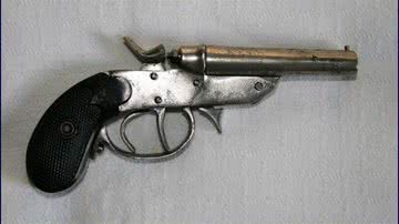 Imagem PM apreende quatro adolescentes com arma de fogo na Paralela