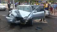 Imagem Acusado de roubo é baleado e bate carro no Imbuí