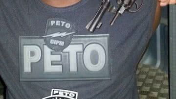 Imagem Policiais militares prendem suspeito com armas e drogas na Boca do Rio