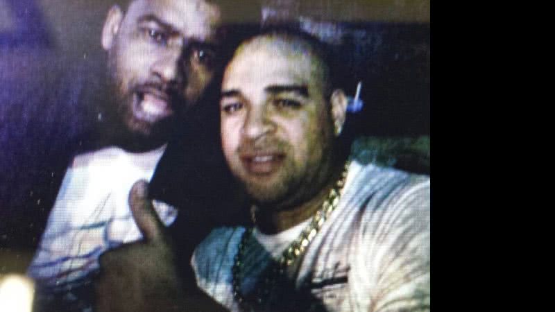 Imagem Adriano 'Imperador' posa para foto ao lado de traficante no Rio