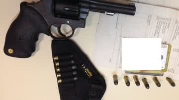 Imagem Homem é preso com arma e entrega comparsa traficante