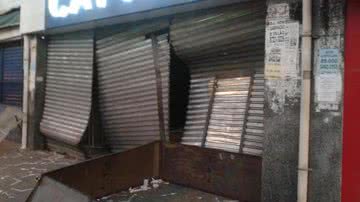 Imagem Liberdade em chamas na greve da PM: 34 lojas já foram arrombadas