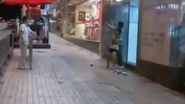 Imagem Vídeo: homem faz refém e é morto a tiros