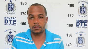 Imagem Traficante escondia 10kg de drogas em bueiro