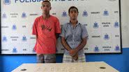 Imagem 300 pedras de crack são apreendidas com traficantes em Feira de Santana