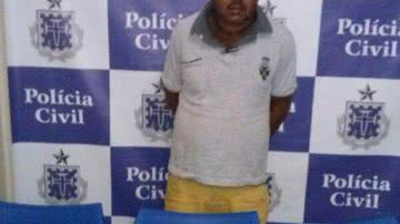 Imagem Acusado de tráfico é flagrado com meio quilo de crack e pistola em Juazeiro