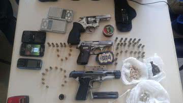 Imagem Jovem de 18 anos é preso em Itapetinga com armas drogas e munições 