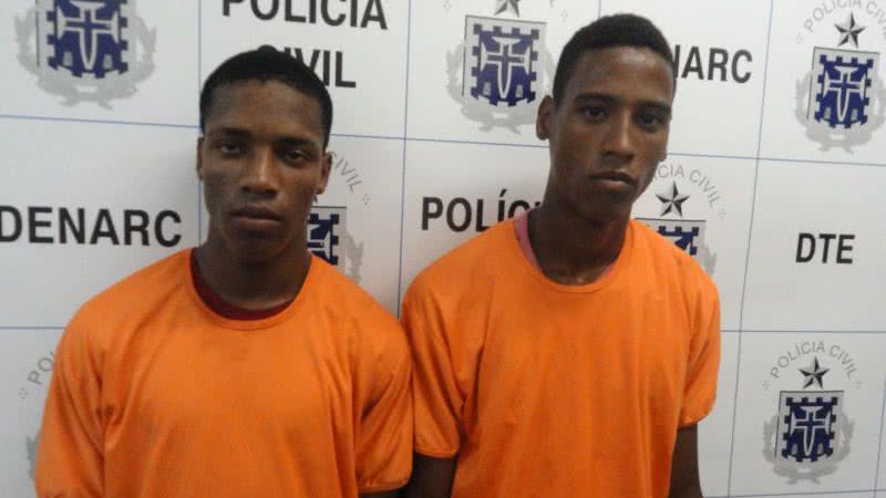 Imagem Dupla presa com droga é levada para penitenciária
