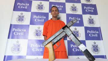 Imagem  Traficante envolvido em chacina é preso com submetralhadora na San Martins