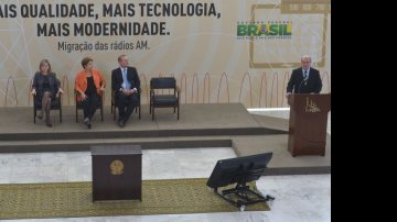 Imagem Dilma assina decreto autorizando migração de rádios AM para FM