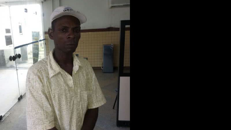 Imagem Policiais prendem homem acusado de tráfico e homicídio em Periperi