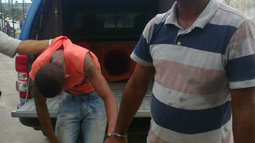 Imagem Suspeitos de roubo são linchados na Avenida Frederico Pontes