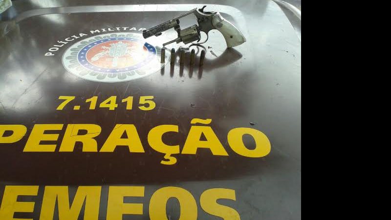 Imagem Homem é preso com revólver assaltando ônibus em Salvador