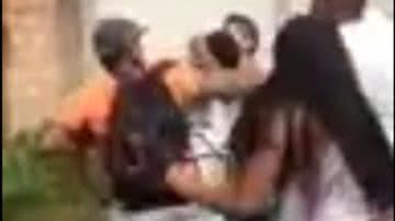 Imagem Vídeo: homem acusado de estupro é espancado pela população